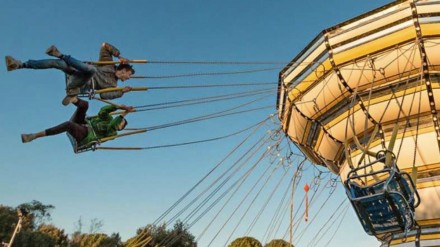 Paura al luna park di Gallipoli: cede giostra, ragazzi feriti